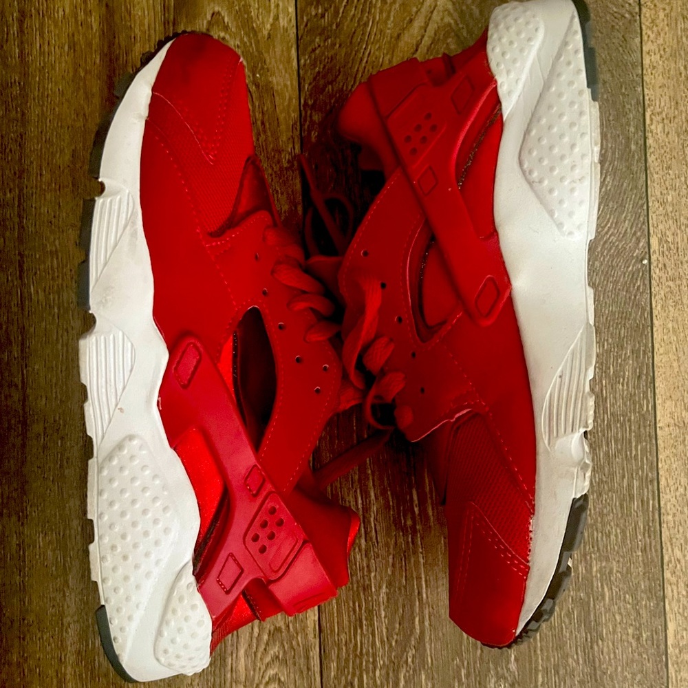 Women’s Red Huaraches Size 6.5